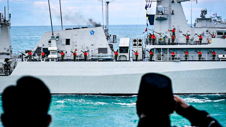 Kemegahan Armada Nusantara: Presiden Prabowo Saksikan Demo Laut TNI AL di Teluk Jakarta