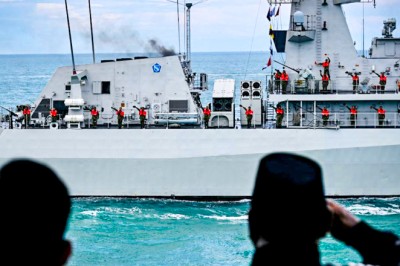 Kemegahan Armada Nusantara: Presiden Prabowo Saksikan Demo Laut TNI AL di Teluk Jakarta