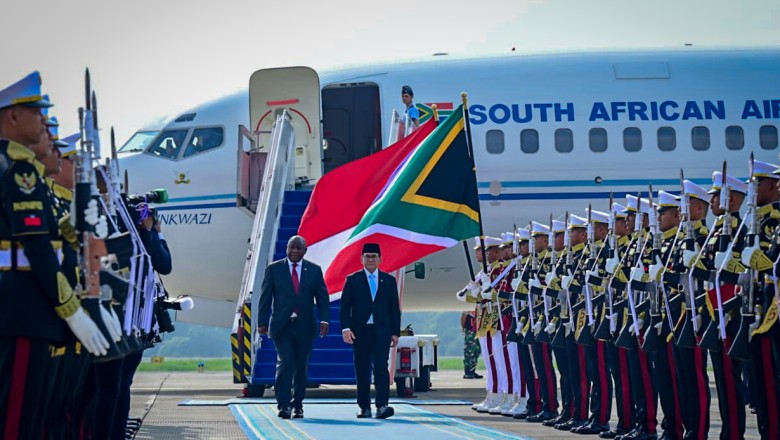 Presiden Afrika Selatan Matamela Cyril Ramaphosa Tiba di Jakarta untuk Kunjungan Kenegaraan