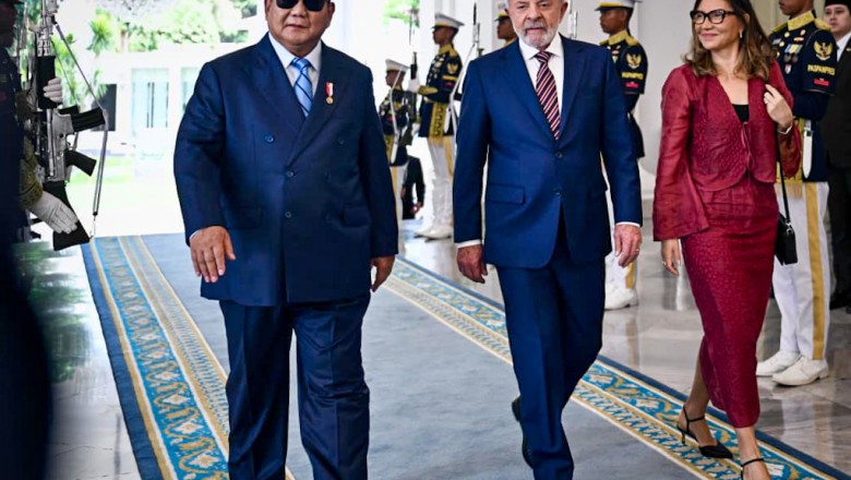 Hangat dan Meriah, Presiden Prabowo Sambut Presiden Lula da Silva dalam Upacara Kenegaraan di Istana Merdeka
