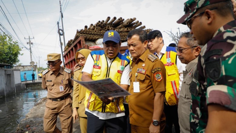 Atasi Genangan Air di Depan Polytron Demak, Gubernur Ahmad Luthfi Tinjau Lokasi Sodetan Sungai Sayung