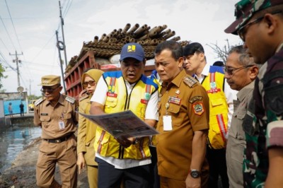 Atasi Genangan Air di Depan Polytron Demak, Gubernur Ahmad Luthfi Tinjau Lokasi Sodetan Sungai Sayung