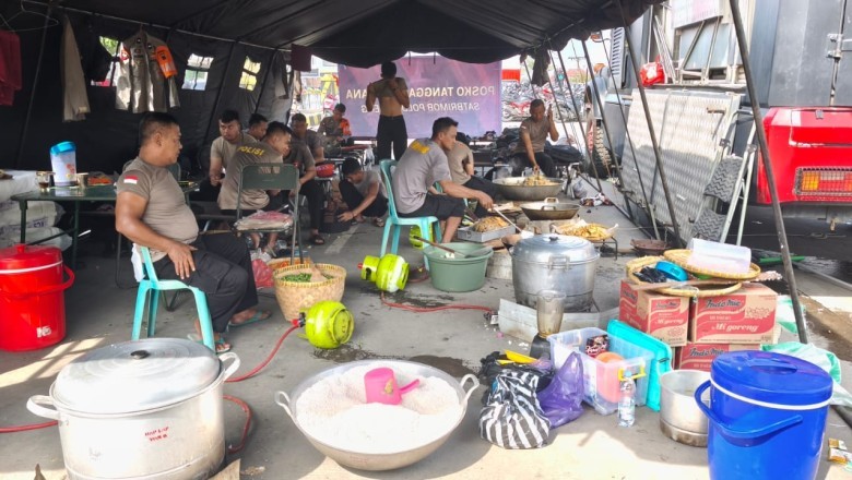 Respon Cepat Pemkot Semarang Dirikan Dapur Umum di Tengah Banjir, Layani Ribuan Warga Terdampak