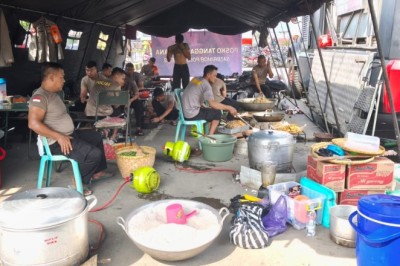 Respon Cepat Pemkot Semarang Dirikan Dapur Umum di Tengah Banjir, Layani Ribuan Warga Terdampak