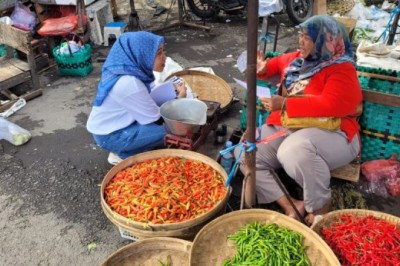 Bank Jateng Capem Jatinom Sukses Gelar Grebek Pasar Gabus 2025, Dorong Literasi Keuangan Pedagang