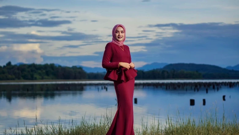 Baju Warna Burgundy Cocok dengan Jilbab Warna Apa? Yuk, Cek!