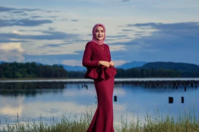 Baju Warna Burgundy Cocok dengan Jilbab Warna Apa? Yuk, Cek!