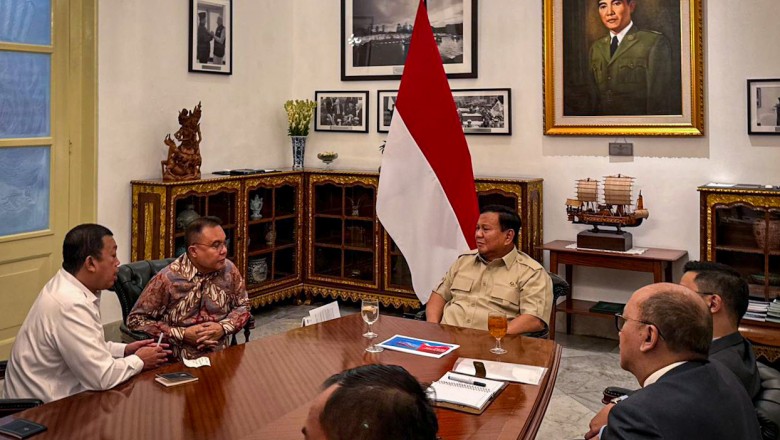 Presiden Prabowo Bahas Stabilitas Politik dan Penguatan Investasi Bersama Sejumlah Tokoh di Istana Merdeka