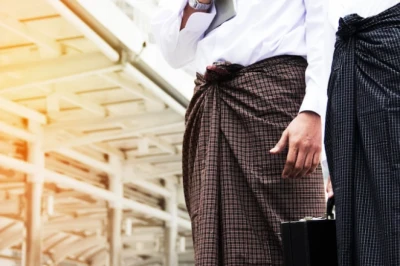 15 Merk Sarung Terbaik yang Modern untuk Kenyamanan Ibadah!