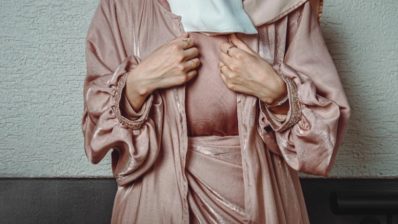 Gamis Mocca Cocok dengan Jilbab Warna Apa? Cek 15 Opsinya!