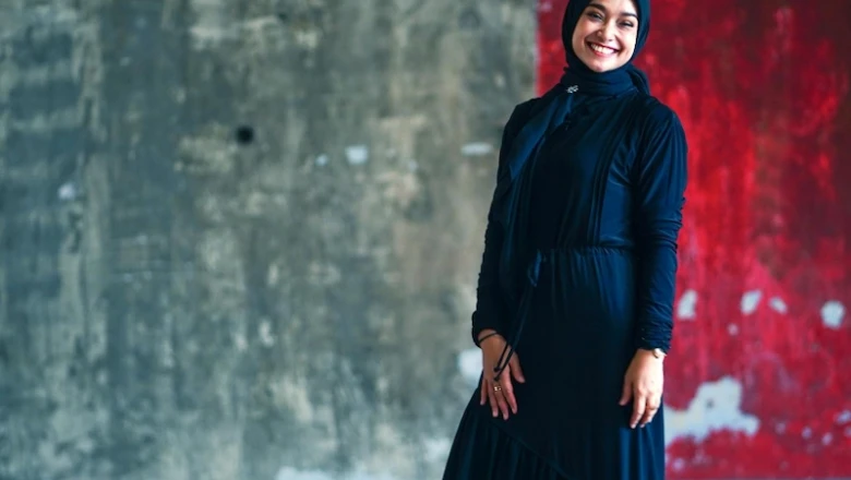Gamis Navy Cocok dengan Jilbab Warna Apa? Ini Ragamnya!