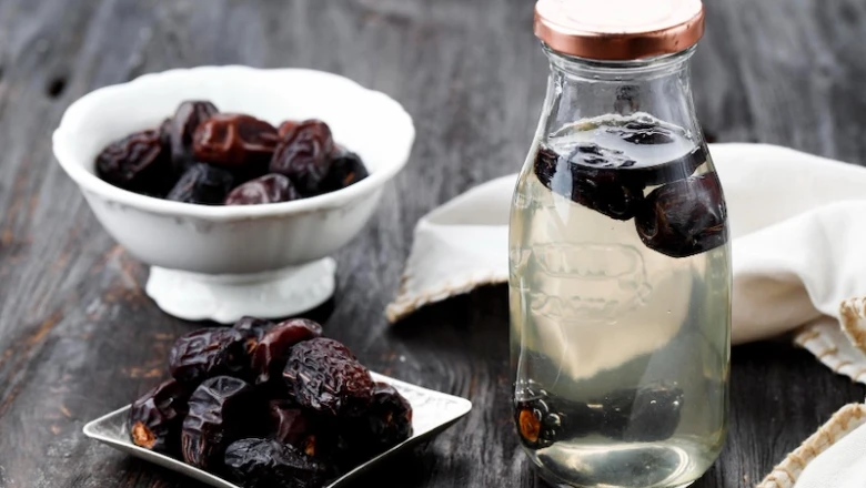 Kenali 10 Manfaat Air Rendaman Kurma dan Cara Membuatnya
