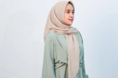 Baju Sage Cocok dengan Jilbab Warna Apa? Intip Paduannya!