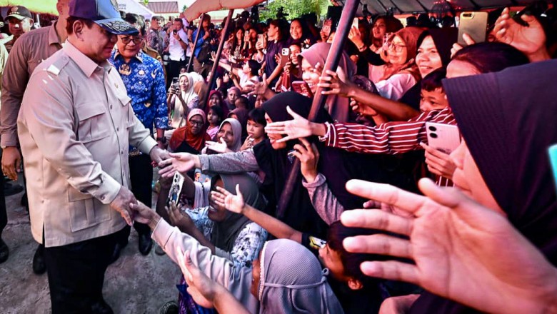Presiden Prabowo Datang, Mendengar, dan Bantu Warga Terdampak Banjir di Padang Pariaman