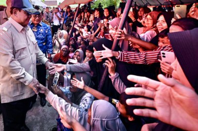 Presiden Prabowo Datang, Mendengar, dan Bantu Warga Terdampak Banjir di Padang Pariaman