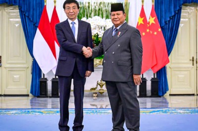 Presiden Prabowo Terima Kunjungan Kehormatan Ketua MPR RRT Wang Huning di Istana Merdeka