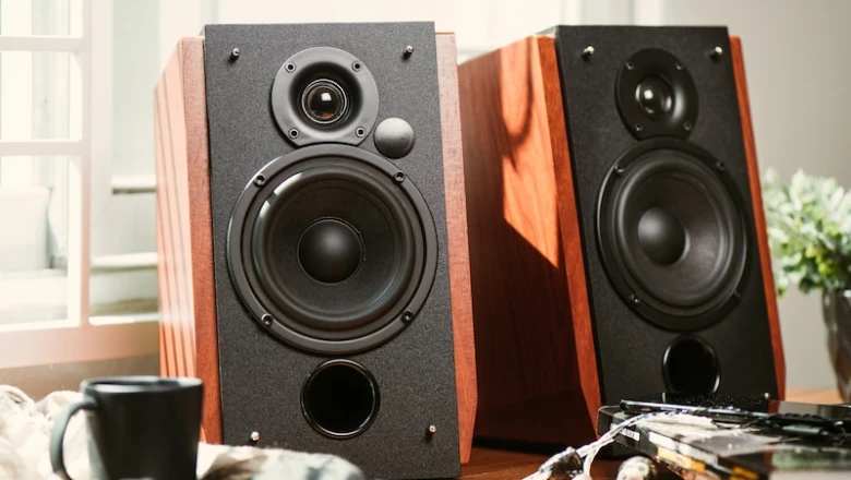 10 Rekomendasi Speaker Aktif Terbaik dan Terbaru 2025