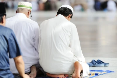 Niat Sholat Tarawih dan Tata Caranya Sendiri dan Berjamaah