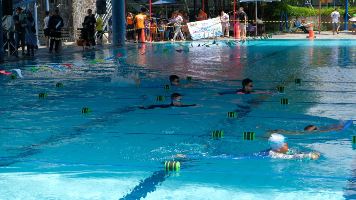 Ratusan Anak Ramaikan Kompetisi Renang Fun Swimming “Swim, Shine &amp; Fun” di Semarang