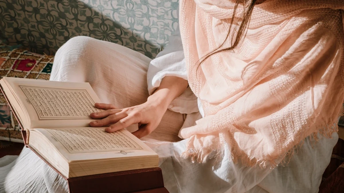 Doa Tahiyat Akhir sampai Salam: Arab, Latin, & Artinya!