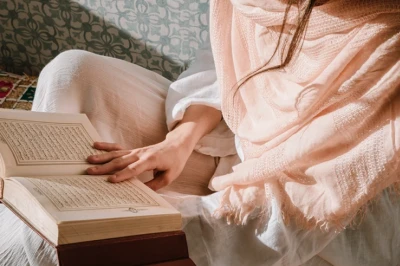 Doa Tahiyat Akhir sampai Salam: Arab, Latin, & Artinya!