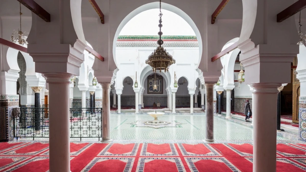 Bacaan Doa Masuk Masjid dan Keluar Masjid Beserta Artinya