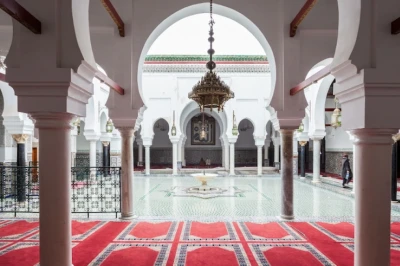 Bacaan Doa Masuk Masjid dan Keluar Masjid Beserta Artinya