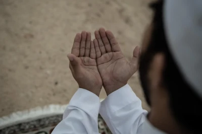 Doa & Niat Tayamum, Tata Cara, Syarat, Rukun, Serta Sunahnya