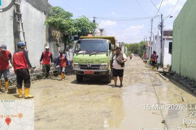 Perkuat Tanggul Dinar Indah dengan Trucuk Bambu, Wali kota Agustina Instruksikan Penanganan Banjir Serentak di Berbagai Titik