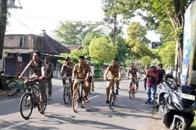 Bupati Sragen Bersepeda ke Kantor, Dorong ASN Hemat Energi dan Kurangi Emisi