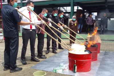 Peredaran Narkoba Mengkhawatirkan, Kejari Semarang Musnahkan Sabu 859 Gram dan Ribuan Pil