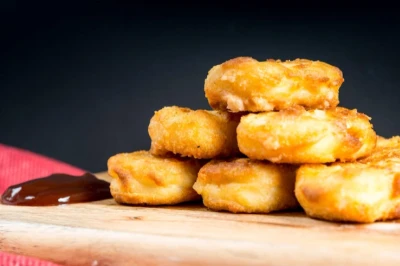 Cara Membuat Nugget Pisang Krispi dengan Toping Coklat dan Keju