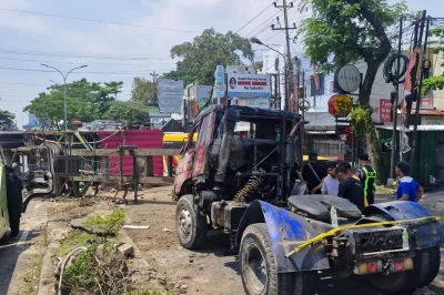 Ngeri! Truk Bandel di BSB City Nyelonong, Ini Klarifikasi Dishub Semarang
