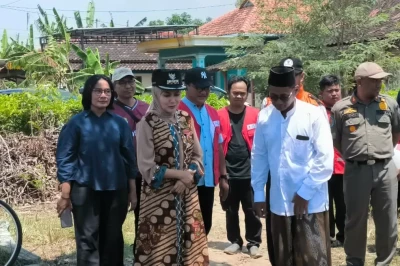 Bupati Kendal Salurkan Bantuan untuk Korban Kebakaran di Rowosari