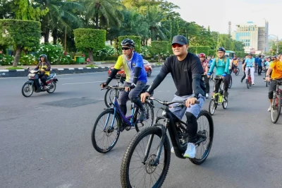 Gubernur Jateng Naik Sepeda Listrik untuk Kampanye Hemat Energi, Pasbata: Jangan Dipolitisasi!