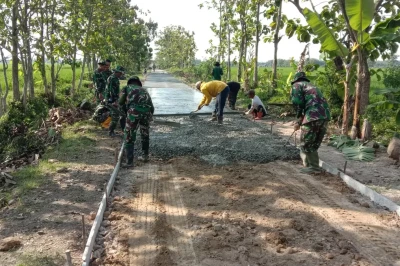 Satgas TMMD Kodim Sragen Tancap Gas, Pengerjaan Jalan Karangmalang Dikebut Tanpa Hari Libur