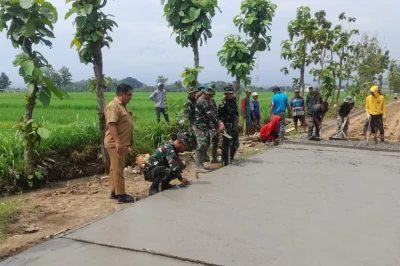 Perangkat Desa Puro Tinjau TMMD Sragen, Pastikan Pembangunan Jalan Tepat Sasaran
