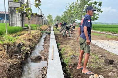 Pengurukan Talud TMMD Sragen Jadi Kunci Kekuatan Jalan Betonisasi di Desa Puro Karangmalang