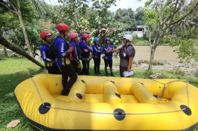 50 Pemandu Arung Jeram di Sungai Serayu Siap Nge-Gass Usai Dinyatakan Kompeten oleh Kemenpar dan LSP Gunadharma Utama