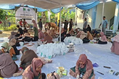 2000 Penerima Manfaat Terima Daging Kurban 10 Sapi dan 16 Kambing dari BKPRMI Jawa Tengah