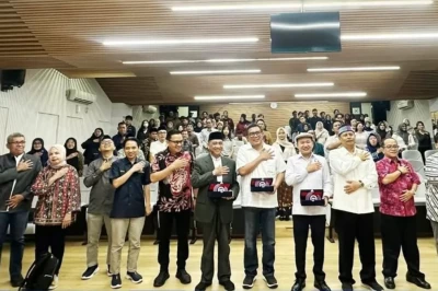 Perlunya Fasilitasi Teori dan Praktik Ilmu Politik, Mohammad Saleh Berikan Pandangan di Bedah Buku FISIP Undip