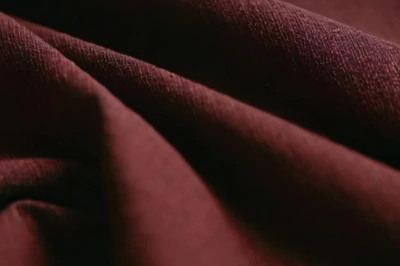 Mahogany Warna Apa? Ini Asal-Usul dan Tips Padu Padannya!