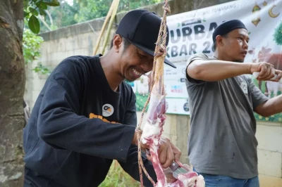 Wujudkan Kampanye ‘Cantik dari Hati’, Immoderma Bagikan 20 Ekor Kambing Kurban