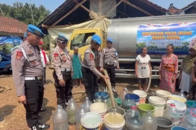Bidpropam Polda Jateng Salurkan 25 Ribu Liter Air Bersih untuk Warga Pemalang