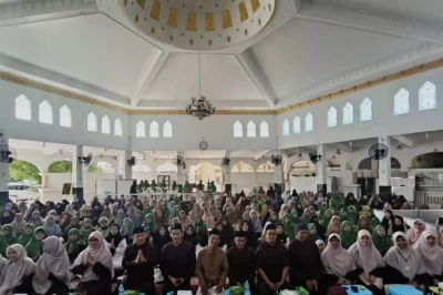 Ratusan Jamaah Padati Kuliah Tafsir Al-Qur’an Rumah Qur’an Ar Rohmah di Masjid Al Mujahidin