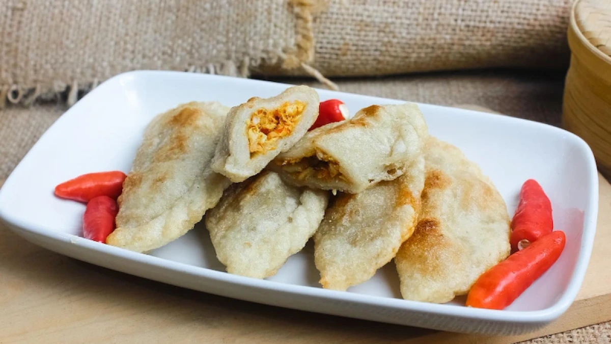 Resep Cireng Isi Ayam Suwir Pedas Pedas Gurih, Bikin Nagih!