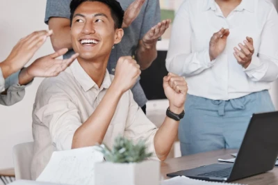 50 Pantun Perpisahan Rekan Kerja yang Lucu tapi Tetap Haru!