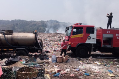 Kebakaran TPA Jatibarang Hari Kelima: Titik Api Tinggal 10 Persen, Bara di Dalam Sampah Masih Mengintai
