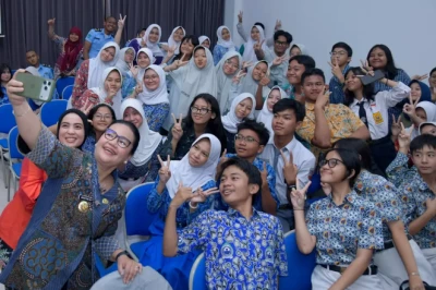 Agustina Dorong Literasi Pelajar Semarang Lewat English Speech Contest