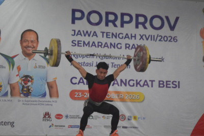 Nicholas Angkat 242 Kg, Sumbang Emas Angkat Besi untuk Kota Semarang di Porprov Jateng 2026